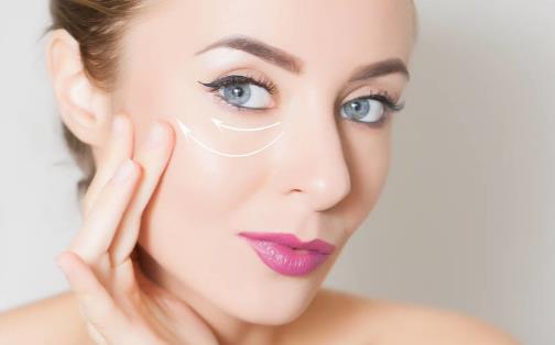 消除眼袋的简单方法有哪些 化妆棉+冷冻茶敷眼效果好-八福集