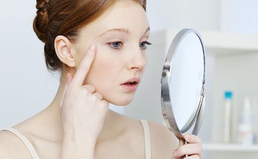 鱼尾纹形成的原因 鱼尾纹的预防比去除要重要得多-八福集