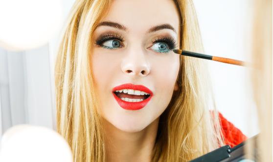 化妆品污染易致四种眼病 如何预防化妆性眼病-八福集