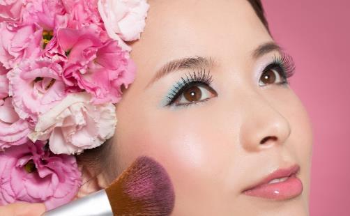 三招防脱妆大眼更美丽 教你保持眉妆的技巧-八福集