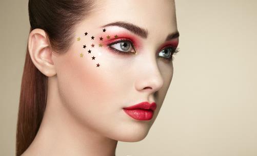 小烟熏电眼妆你准备好了吗 如何打造迷人眼妆-八福集