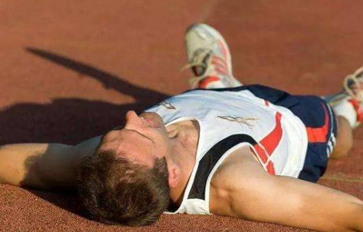 运动疲劳睡眠不好  改善运动疲劳的5种方法-八福集