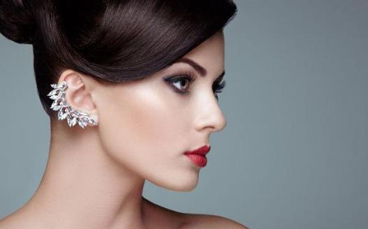 打耳洞不会流血 耳洞真会长生不死-八福集