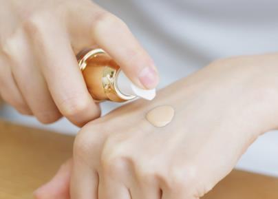 粉底太干 这些方法拯救干粉底-八福集