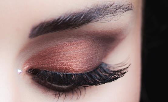 怎么让你的眼睛更有神 教你六个技巧让眼妆更完美-八福集