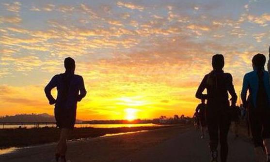 晚上跑步减肥 控制运动强度注意安全-八福集