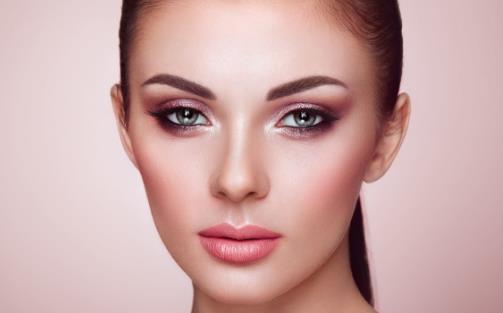 眼影上妆四部曲 教你画出有层次感的眼影-八福集