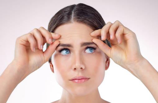 生化武器变美容秘方 好莱坞女星们钟爱的抗皱方法-八福集