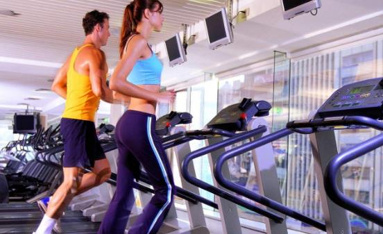 利用跑步机减肥的注意事项  选择适合自己的跑步机来减肥-八福集