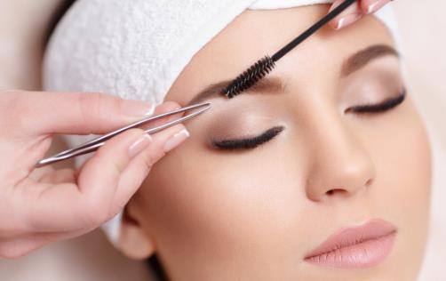 如何修眉才能展现完美的自己 眉毛补修方法推荐-八福集