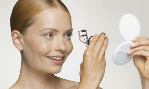 睫毛夹正确使用方法 用睫毛夹让睫毛变翘妙招-八福集