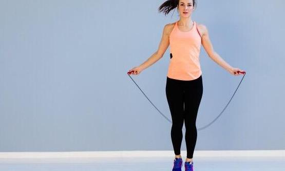 跳绳对女性有独特保健作用 跳绳瘦腿的正确方法-八福集