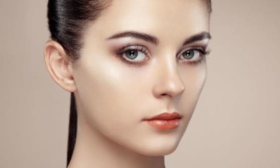 怎么给你的眼妆增加新鲜感 教你成功描画眼线的诀窍-八福集