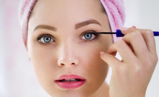 睫毛膏的使用技巧 预防脱落的睫毛膏涂抹法-八福集