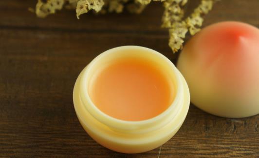 护唇膏用不完 教你护唇膏的超棒用法-八福集