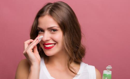 眼部卸妆有技巧 绝对不可忽略的眼部卸妆-八福集