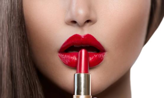 女人吃口红伤身体吗 每天吃整管口红才足够伤身-八福集
