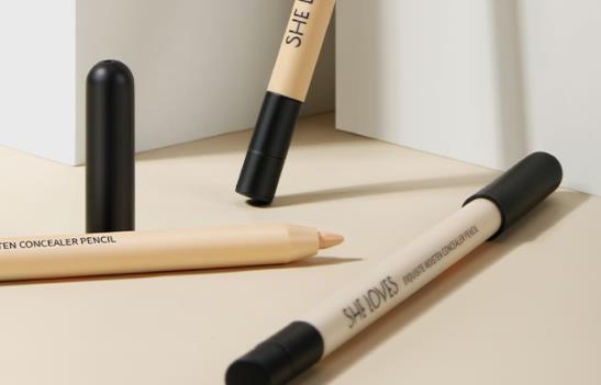 ​遮瑕笔和粉饼哪个应该先用 遮瑕笔怎么遮黑眼圈