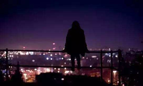 我问我自己活着是为什么是什么歌,谁的心在午夜漂泊唱出心酸