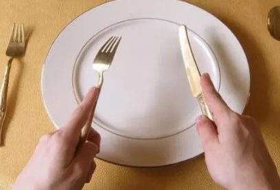 刀叉的正确拿法左右手-八福集