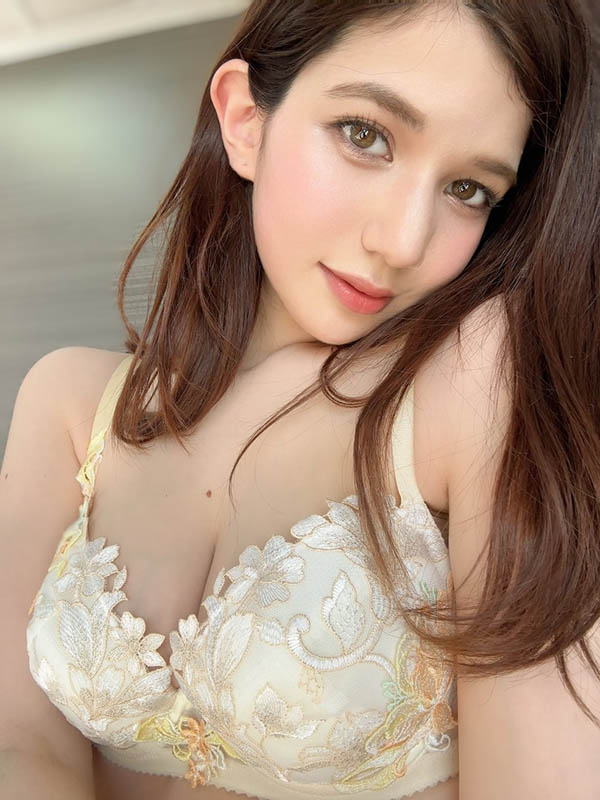 F奶混血女优《Lauren花恋》精选品番作品及内容预览-八福集